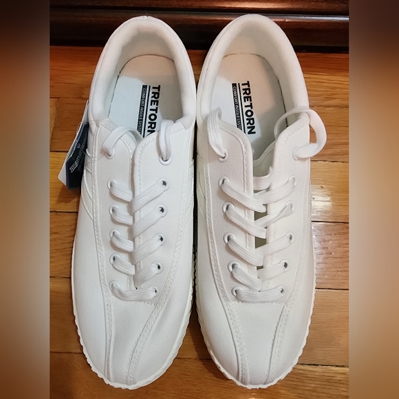 Women's White Canvas TRETORN Sneakers Size 8 NWT - Picture 1 of 6